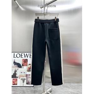 MONCLERスラックスファッション感が急上昇！著名人の着用コピー ブランド 通販