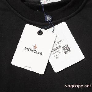 MONCLERプリントラウンドネックパーカー