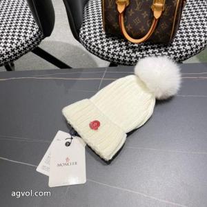 MONCLER2026秋冬新作キツネの毛玉をあしらったリバーシブルニット帽がおしゃれな毛糸帽子
