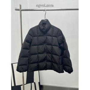 moncler早秋の新作立ち襟ダウンジャケット