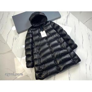 数量限定奇跡の入荷 スタイリッシュ 格好良いアイテムダウンジャケットMONCLERブランド フェイク