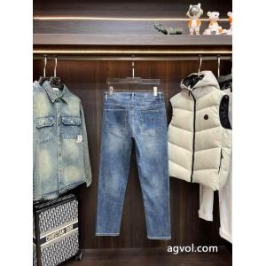 ジーンズブランド コピー 販売冬のコーデにぴったり 人気セール250%新品 最高級MONCLER