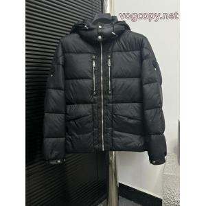 MONCLERダウンジャケット雑誌掲載のアイテム 新作限定大人でお上品 爆発的人気オシャレ度がアップ偽物 ブランド 販売