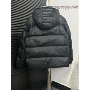 MONCLERダウンジャケット雑誌掲載のアイテム 新作限定大人でお上品 爆発的人気オシャレ度がアップ偽物 ブランド 販売