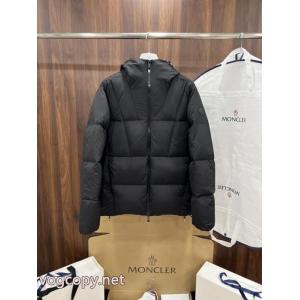 ダウンジャケットMONCLER最低価格保証 オシャレスタイルは今季も スタイリッシュで上品な偽物 ブランド