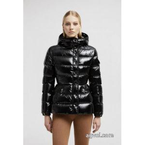 ブランド スーパー コピーおしゃれ モダンな印象 最新 話題沸騰中MONCLERダウンジャケット