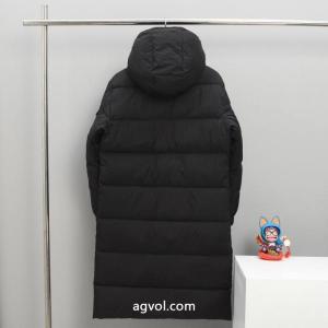 ブランド 偽物ダウンジャケットMONCLER人気商品登場 透け感新作がイチ推し 定番人気のカラー
