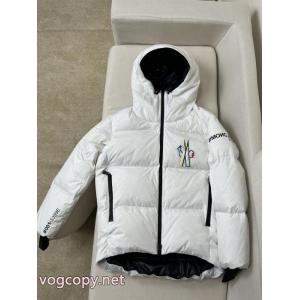 ダウンジャケット大人の色味 若々しい雰囲気 今年流スーパー コピー 販売MONCLER
