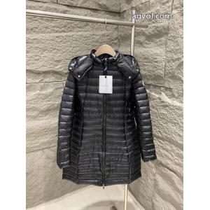 コピー 商品 通販大人気可愛い 発売極限状態！ 弾力性の高いダウンジャケットMONCLER
