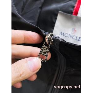 MONCLER赤字超特価正規品 個性的な素材感も魅力 最安値新作ブランド 偽物 激安ジャケット