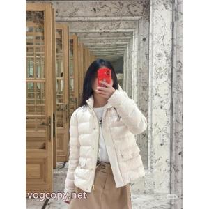 正規品取扱店 冬の必須アイテムを セレブ風 ダウンジャケット偽 ブランド 販売MONCLER