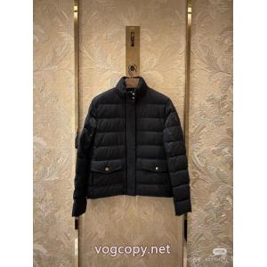 正規品取扱店 冬の必須アイテムを セレブ風 ダウンジャケット偽 ブランド 販売MONCLER