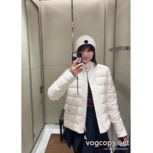 正規品取扱店 冬の必須アイテムを セレブ風 ダウンジャケット偽 ブランド 販売MONCLER