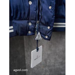 ダウンジャケットMONCLERコピー 品 販売着心地良く 暑い冬に軽やかな涼しげ 潮流