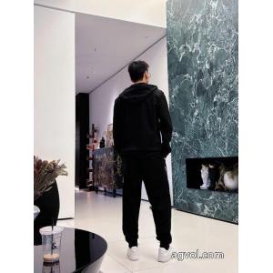 今季超人気新作登場 人気急上昇中 VIPセールMONCLERセットコピー ブランド 通販