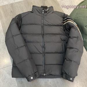 ブランド コピー 販売MONCLER驚きの破格値爆買い 実用品 シックでお洒落なダウンジャケット