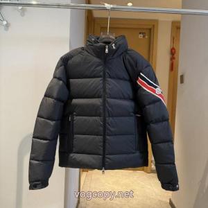 ブランド コピー 販売MONCLER驚きの破格値爆買い 実用品 シックでお洒落なダウンジャケット