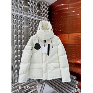 ブランド コピー 品MONCLER新作コレクション 意外と相性がいい 話題性が高いダウンジャケット