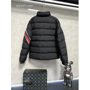 MONCLER偽 ブランドダウンジャケット高品質 人気 魅力的な 安心国内発送