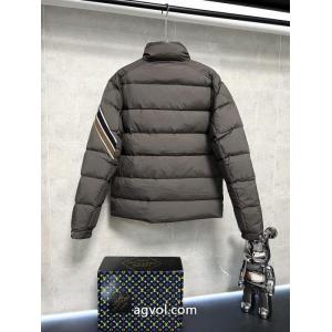 MONCLER偽 ブランドダウンジャケット高品質 人気 魅力的な 安心国内発送