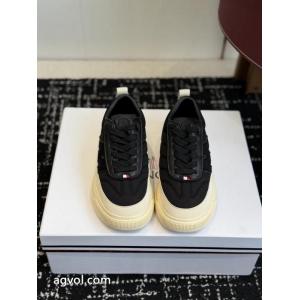 ブランド コピー大人の品漂う 圧倒的な存在感 話題となる人気品    スニーカーモンクレール.