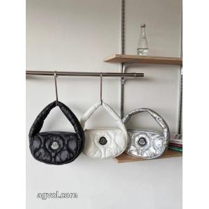 MONCLER偽 ブランド 販売バッグ毎日更新 おしゃれな人気 高級感のあるデザイン..