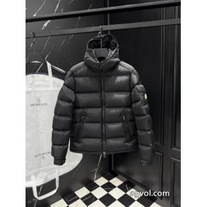 ブランド スーパー コピー    ダウンジャケットMONCLER大好評 大人気カラー入荷！ 快適な着心地.