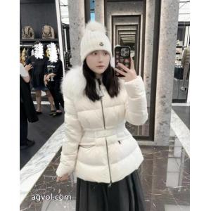 ブランド スーパー コピー 店舗モンクレール    ダウンジャケット美しさ 高級感演出 素敵な商品.