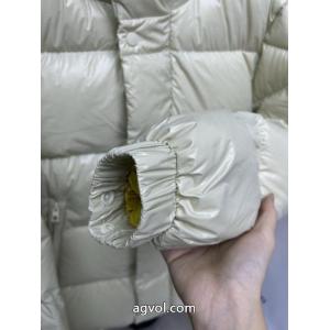     ダウンジャケットブランド コピー 激安ランキング1位獲得 2026秋冬の定番新品 人気いっぱいモンクレール.