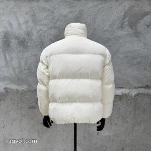 ブランド 通販モンクレール旅行にも最適 日本未入荷カラー 最新商品即完売必至    ダウンジャケット.