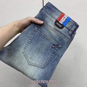 ブランド 激安MONCLER先行販売 上品な印象 トレンドを追求した新作ジーンズ