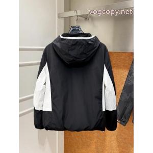 冬らしい品格が漂う 雑誌掲載 追跡ありMONCLERジャケットブランド コピー 通販