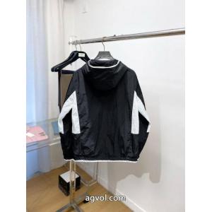 ジャケットスーパー コピー 安心完売必至 有名モデル愛用アイテム 欲しい可愛く新鮮MONCLER