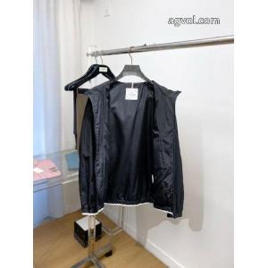 ジャケットスーパー コピー 安心完売必至 有名モデル愛用アイテム 欲しい可愛く新鮮MONCLER