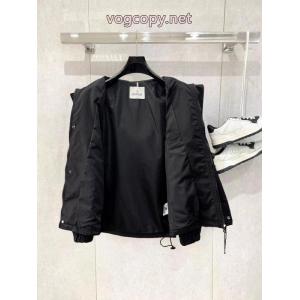ブランド 偽物 通販ジャケットMONCLER冬の定番スタイル 大注目！ セレブ愛用　26新作