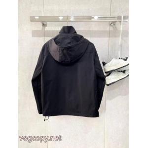 ブランド 偽物 通販ジャケットMONCLER冬の定番スタイル 大注目！ セレブ愛用　26新作