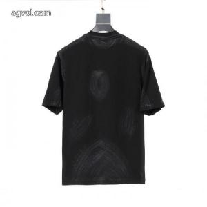 MONCLERスーパー コピー ブランド半袖Tシャツ新作登場 心惹かれるスタイル 雑誌掲載