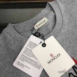 コピー 通販清潔感のある肌見せ ギフトにオススメ 春先に注目を集めるシャツMONCLER..