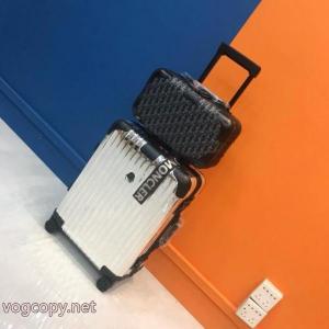 バッグ偽 ブランド 通販遂に再入荷 使い勝手のいい 入手困難MONCLER..
