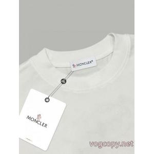 偽物 通販MONCLER人気セール260%新品 特別価格 旬の気分を絶妙に半袖Tシャツ