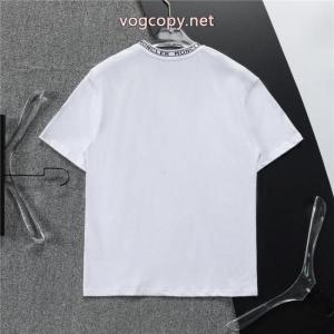 MONCLER半袖Tシャツ保温性を発揮する 2026の新作 おしゃれの幅が広がりスーパー コピー  