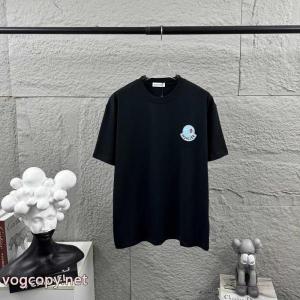 MONCLER再入荷が嬉しい2026 海外セレブが注目アイテム 見つけてほしい一品半袖Tシャツブランド 偽物