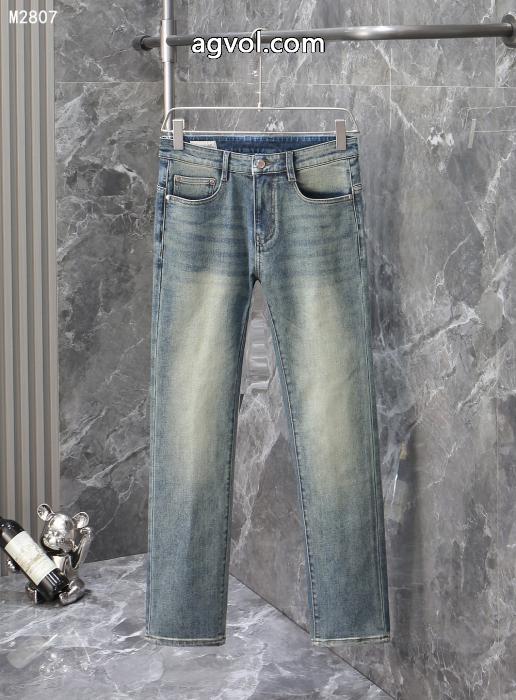 MONCLERコピー ブランド 通販完売目前2025SSコレクションに新着ジーンズ 1