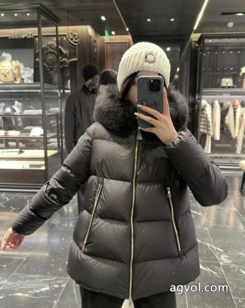 MONCLER25秋冬の新作フード取り外し可能な女性用ダウンジャケット 4