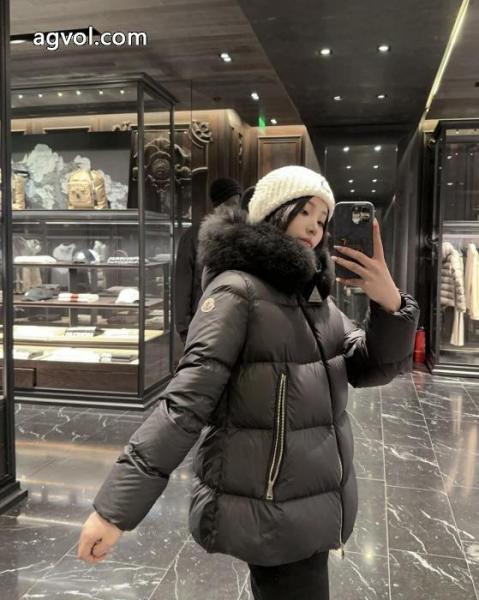 MONCLER25秋冬の新作フード取り外し可能な女性用ダウンジャケット 5
