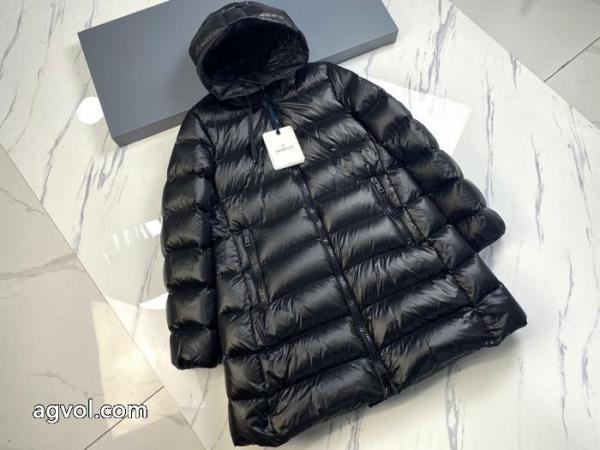 数量限定奇跡の入荷 スタイリッシュ 格好良いアイテムダウンジャケットMONCLERブランド フェイク 1