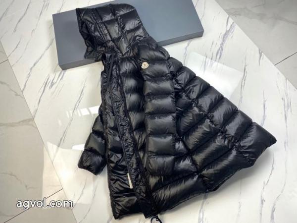 数量限定奇跡の入荷 スタイリッシュ 格好良いアイテムダウンジャケットMONCLERブランド フェイク 2