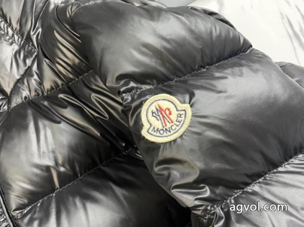 数量限定奇跡の入荷 スタイリッシュ 格好良いアイテムダウンジャケットMONCLERブランド フェイク 4