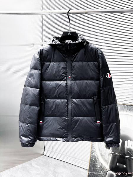 ブランド コピー 優良店MONCLER重宝するアイテム 人気セール定番 抜群な通気性ダウンジャケット 0