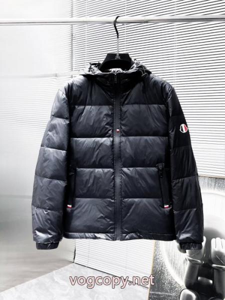 ブランド コピー 優良店MONCLER重宝するアイテム 人気セール定番 抜群な通気性ダウンジャケット 3